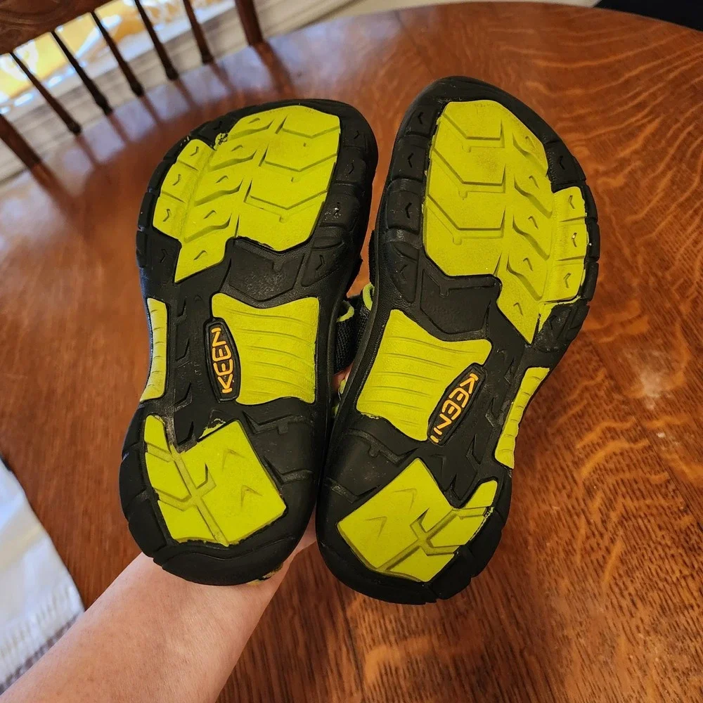 Keen Big Kids Newport H2 Sandals Size 3 US Black Green Hiking‎ Play Beach Shoes